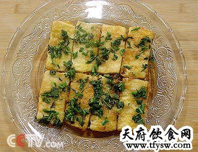 煎香椿豆腐