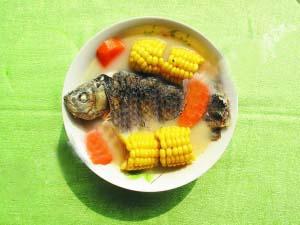 玉米煲鲫鱼汤