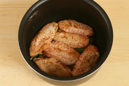 电饭锅烧鸡翅的做法6