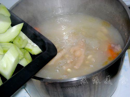 佛手瓜黄豆鸡脚汤的做法2