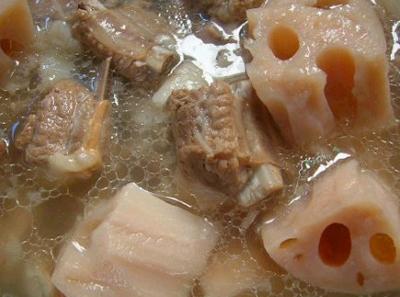 猪脊骨煲莲藕汤
