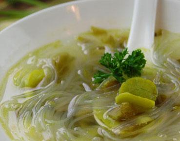 酸菜蚕豆汤的做法