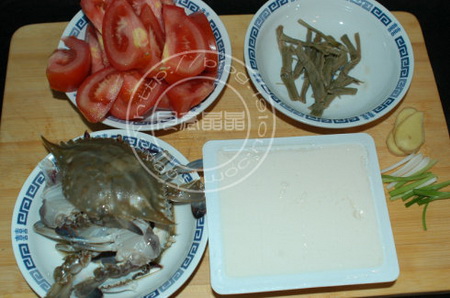 梭子蟹番茄豆腐汤