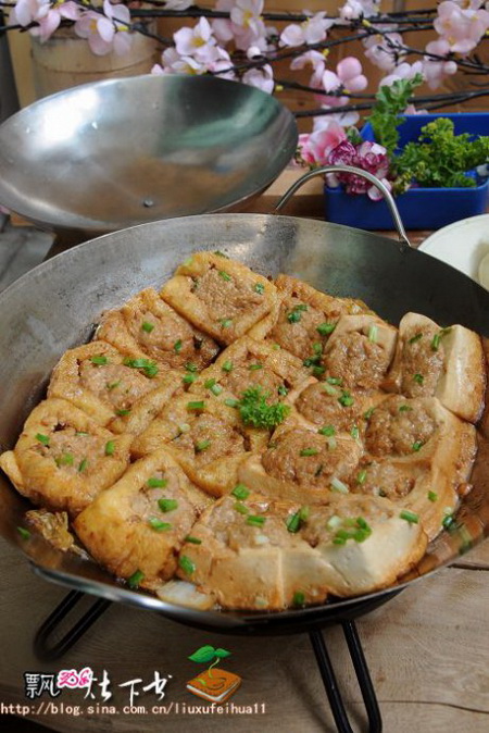 金银酿豆腐锅仔煲的做法