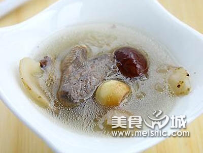 红枣雪耳鹌鹑汤的做法