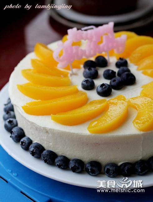 黄桃蓝莓裱花蛋糕