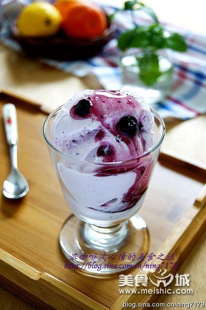蓝莓酱酸奶冰淇淋的做法