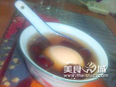 花生红枣炖鸡蛋的做法