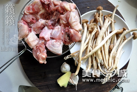 茶树菇麻油香锅鸡原料