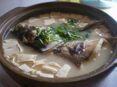 鱼头豆腐芫荽汤的做法