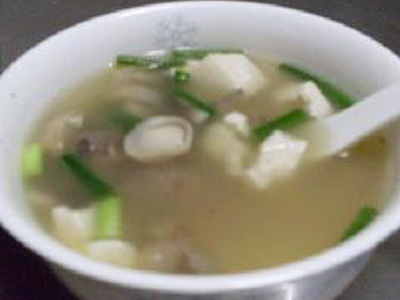 草菇豆腐排骨汤的做法