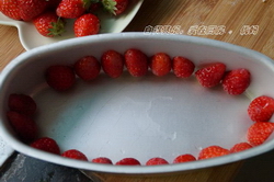 草莓酸奶慕斯蛋糕步骤2
