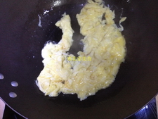 黄花菜木耳鸡蛋面步骤2