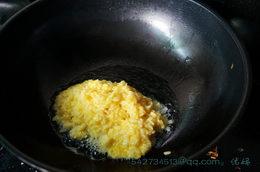 黄金蛋炒饭步骤4