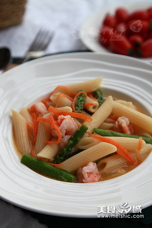 鲜虾芦笋意面汤的做法