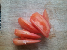 西红柿蚕豆瓣鸡蛋汤步骤1