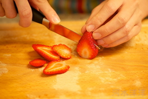 草莓奶油酥皮挞的做法步骤6
