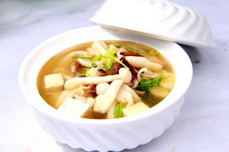 菌菇鸡汁豆腐汤