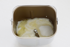 酸奶蛋白吐司的做法步骤1