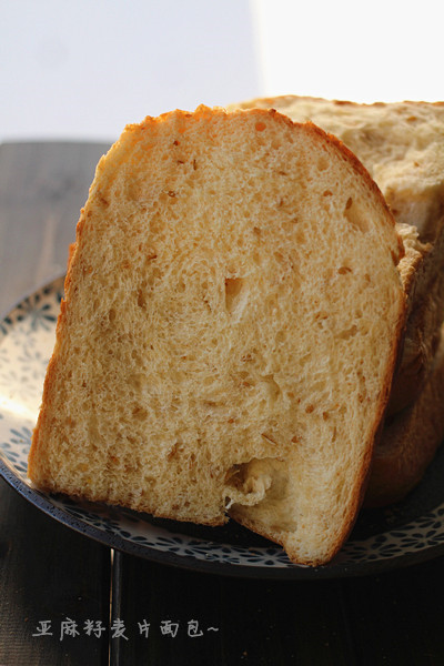 亚麻籽麦片面包