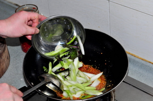 鱼香红油菜苔步骤8