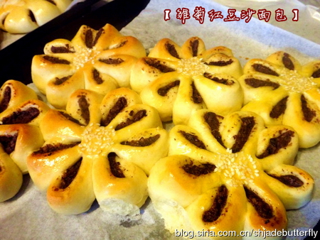 雏菊红豆沙面包的做法