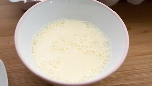 微波牛奶炖蛋步骤4