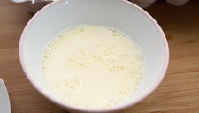 微波牛奶炖蛋做法步骤4