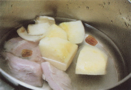 苹果百合瘦肉汤做法步骤3