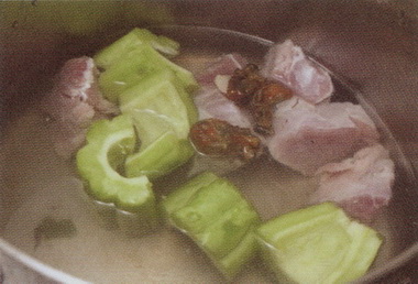 苦瓜蚝豉瘦肉汤做法步骤3