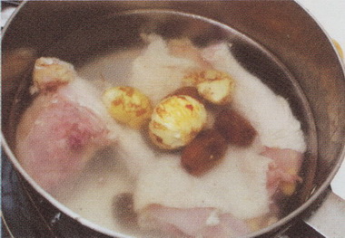 栗子煲鸡汤做法步骤3