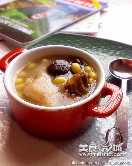 冬菇黄豆猪蹄汤