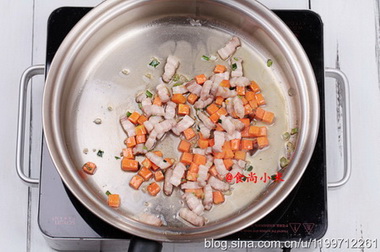 肉末胡萝卜玉米粒烧豆腐步骤2