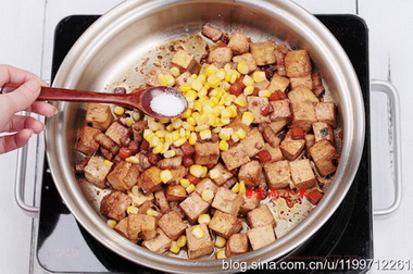 肉末胡萝卜玉米粒烧豆腐步骤6