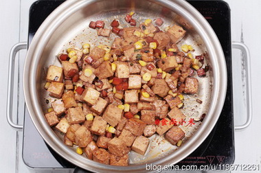 肉末胡萝卜玉米粒烧豆腐步骤7