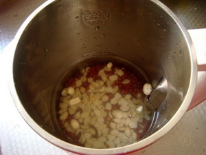 红豆花生豆浆的做法步骤2