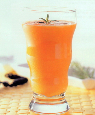 胡萝卜柳橙苹果汁