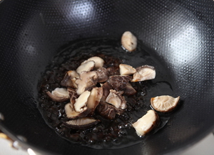 蚝油花菇菜秧步骤6