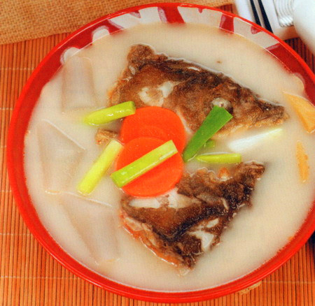 鱼头萝卜汤