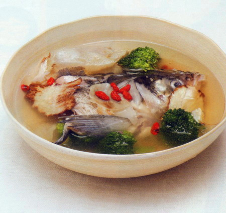 天麻枸杞鱼头汤