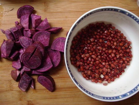 紫薯红豆豆浆的做法步骤1