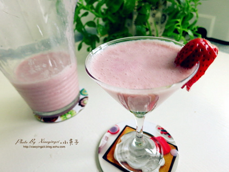 草莓奶汁的做法
