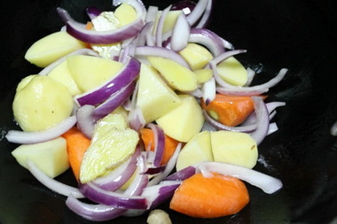 咖喱土豆炖牛肉做法步骤3