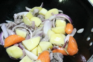 咖喱土豆炖牛肉做法步骤5