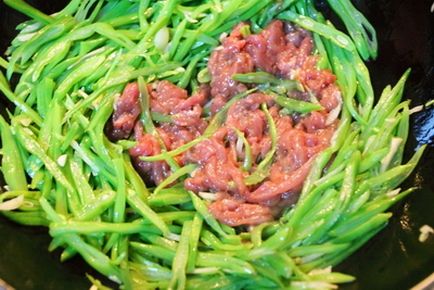 扁豆炒肉步骤6