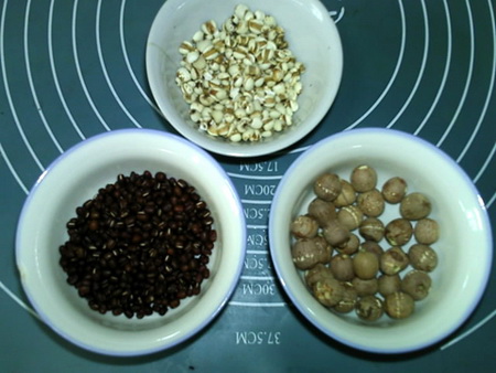 红豆薏米莲子粥材料