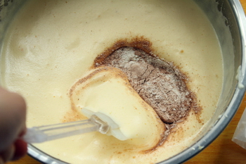 奶油夹层巧克力海绵方块蛋糕步骤11