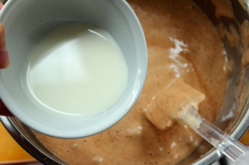 奶油夹层巧克力海绵方块蛋糕步骤12