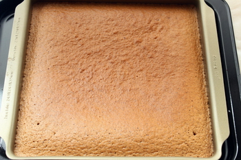 奶油夹层巧克力海绵方块蛋糕步骤17