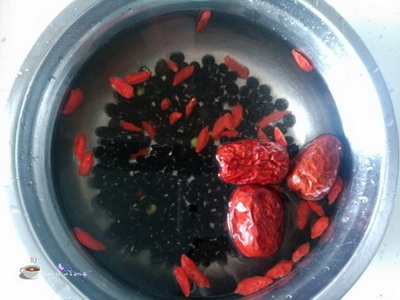 红枣枸杞黑豆豆浆做法步骤2